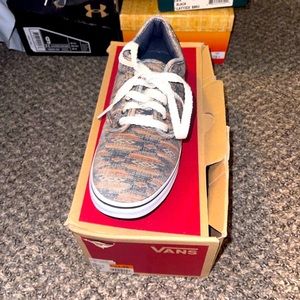 Vans Aztec Tribal Print Low Top Lace-Up Sneaker 8.5